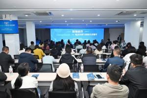 智領(lǐng)商界DeepSeek AI驅(qū)動(dòng)決策與創(chuàng)新實(shí)戰(zhàn)輔導(dǎo)培訓(xùn)活動(dòng)在炎黃科技園舉辦